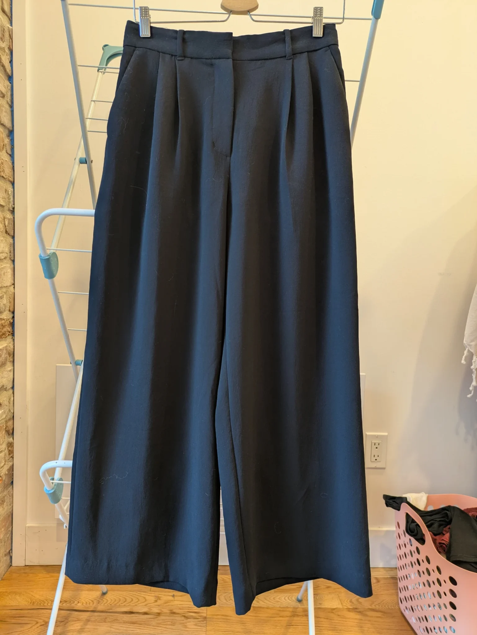 Featured image for Pantalon Aritzia jambes larges