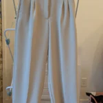 Featured thumbnail for Pantalon Effortless Aritzia beige
