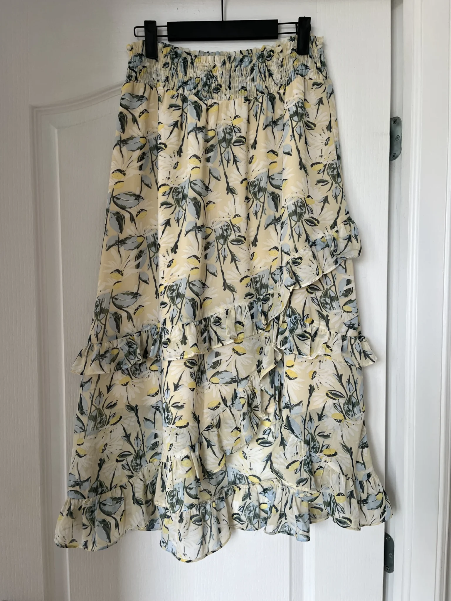 Featured image for All in Favor ruffled skirt size S floral motifs