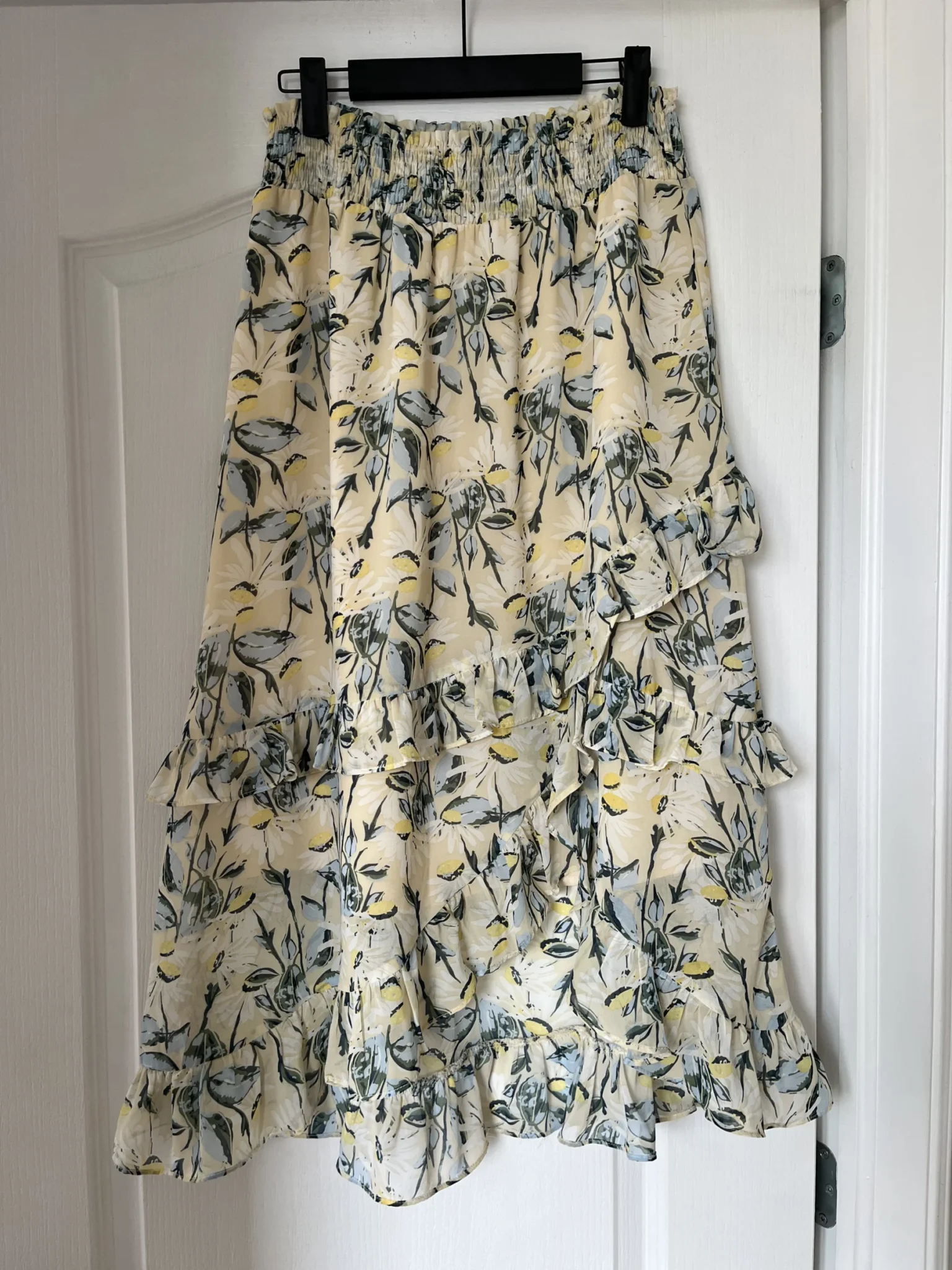 Image for All in Favor ruffled skirt size S floral motifs