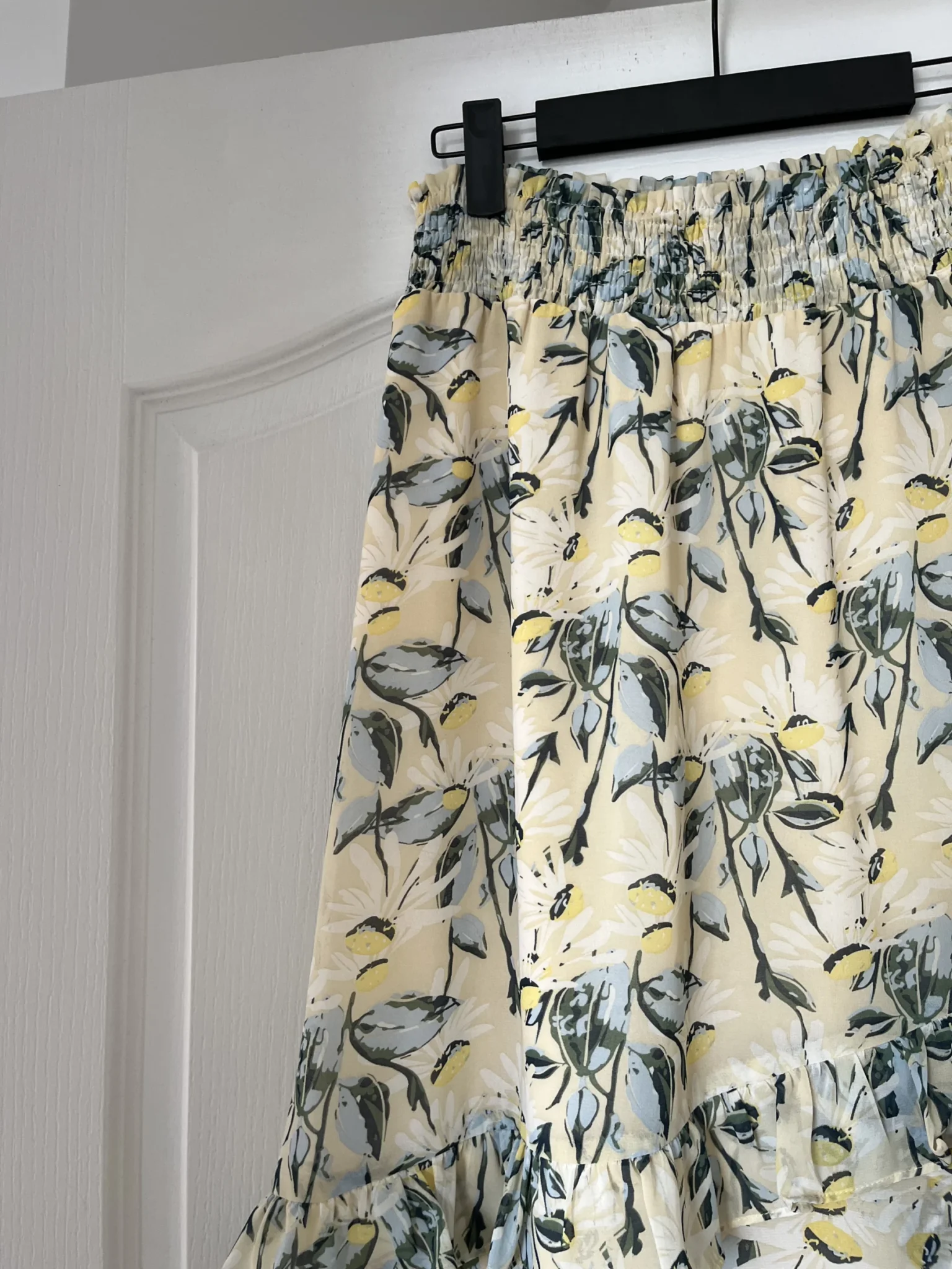 Image for All in Favor ruffled skirt size S floral motifs