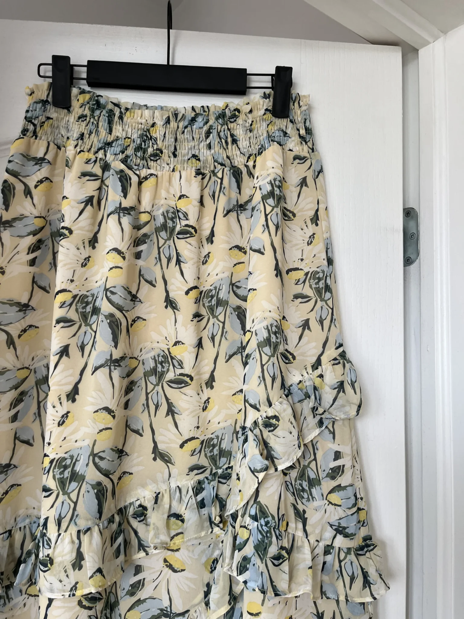 Image for All in Favor ruffled skirt size S floral motifs