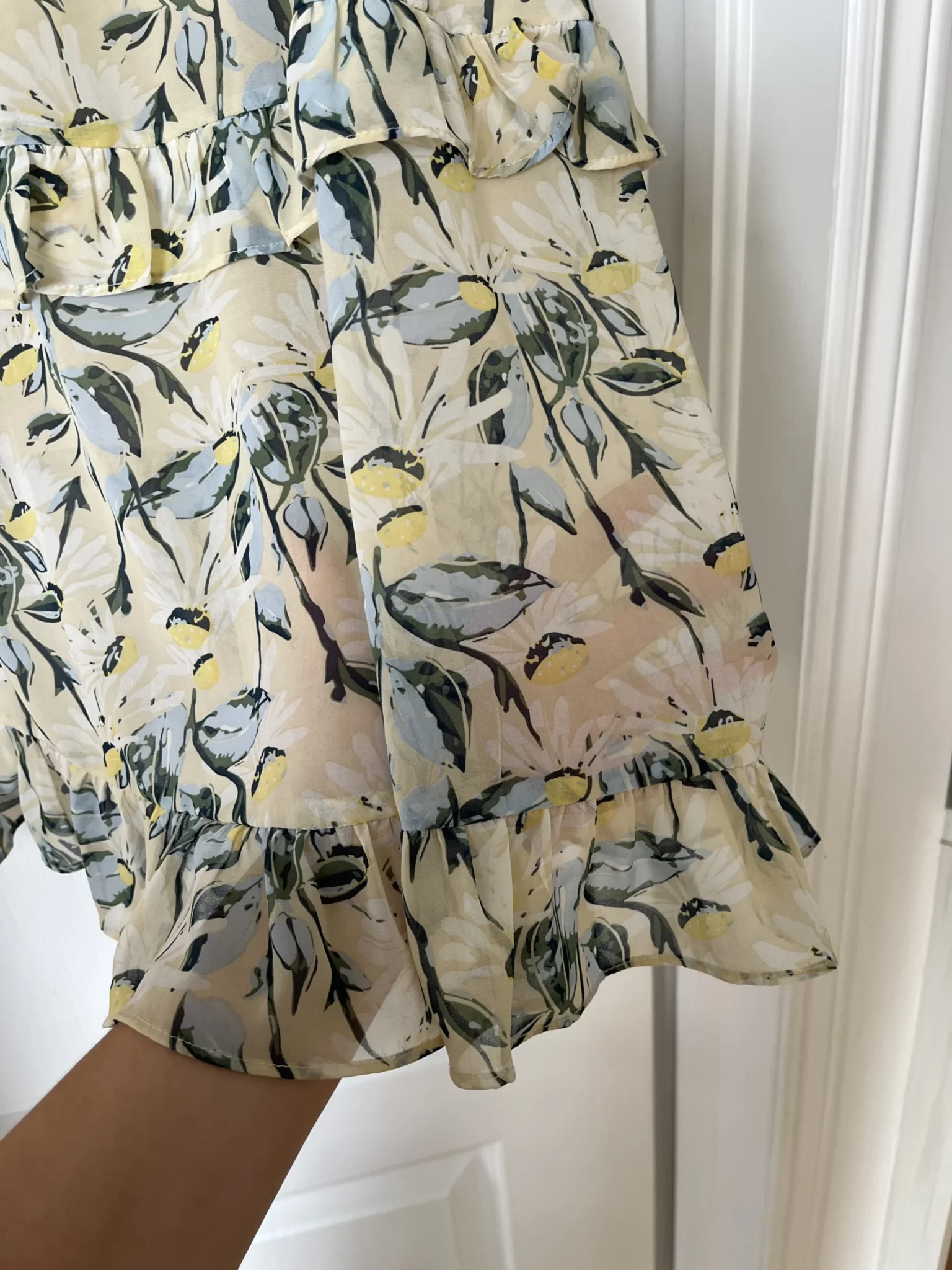 Image for All in Favor ruffled skirt size S floral motifs