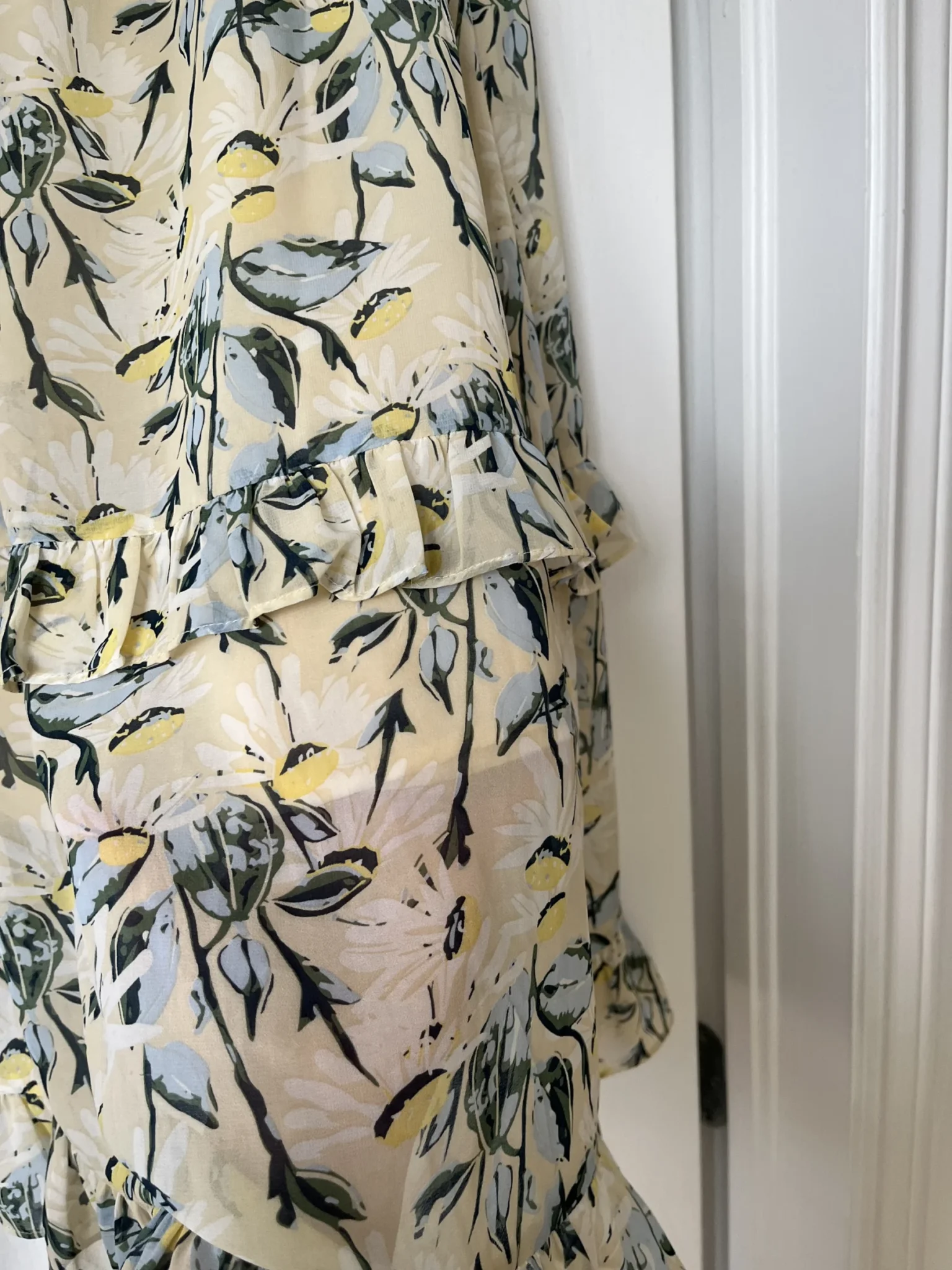 Image for All in Favor ruffled skirt size S floral motifs