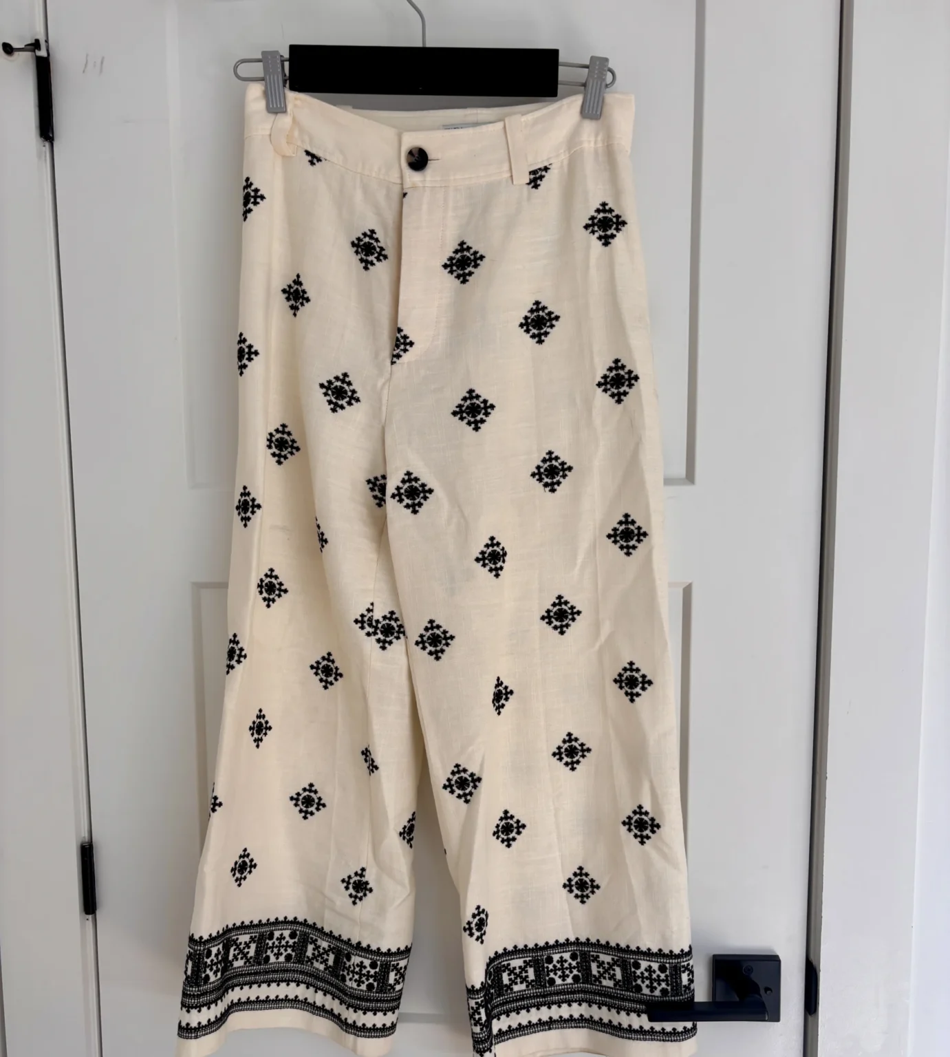 Featured image for Pantalon brodé jambes larges