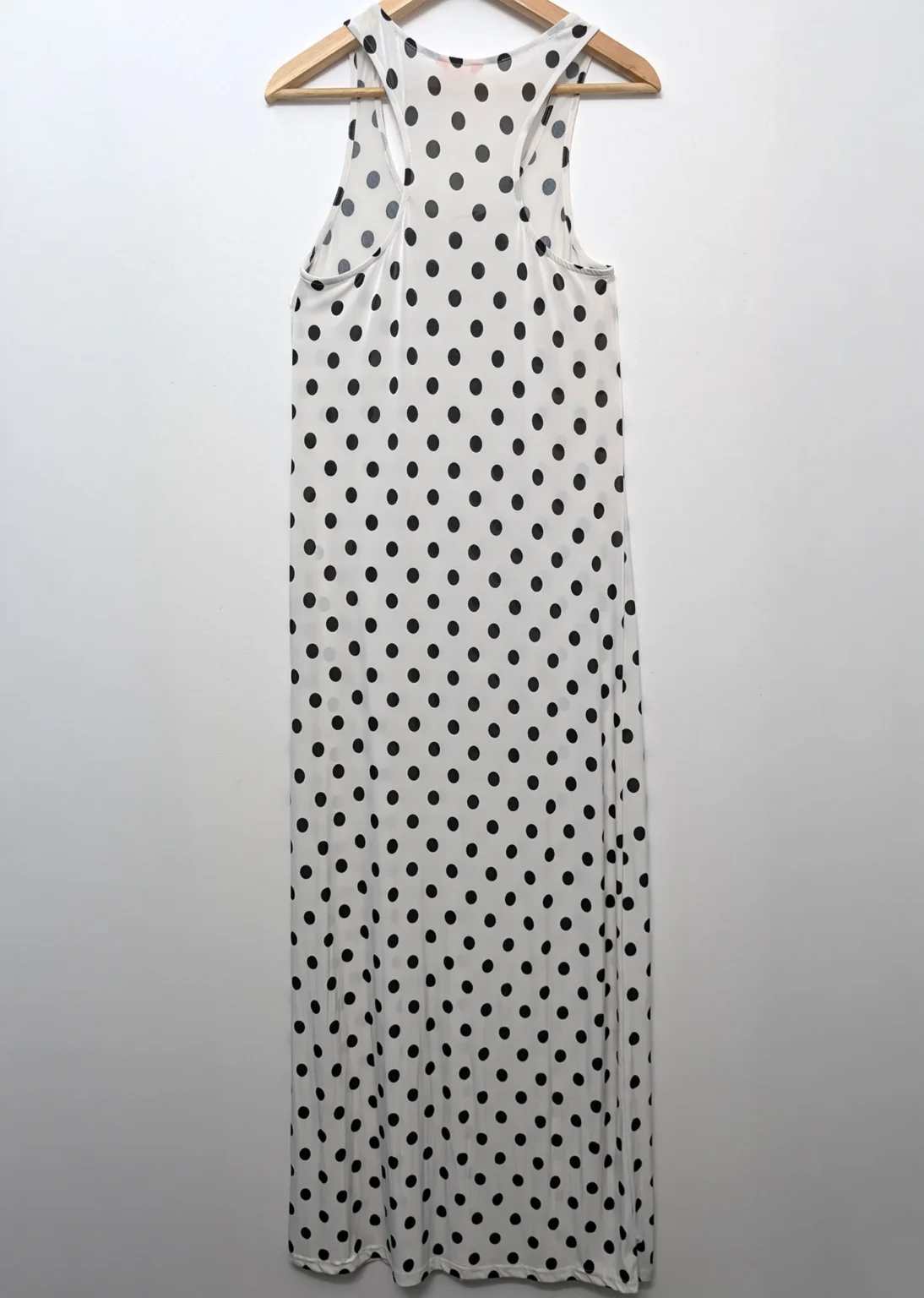 Image for Robe longue blanche à pois noirs