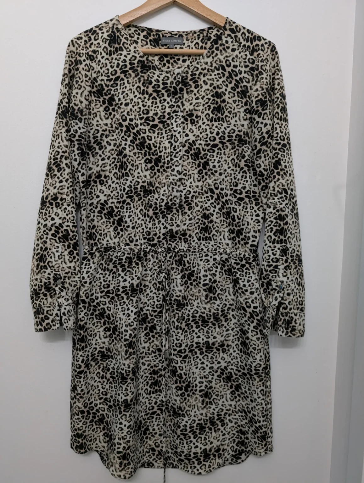 Featured image for Robe imprimé léopard Vince Camuto