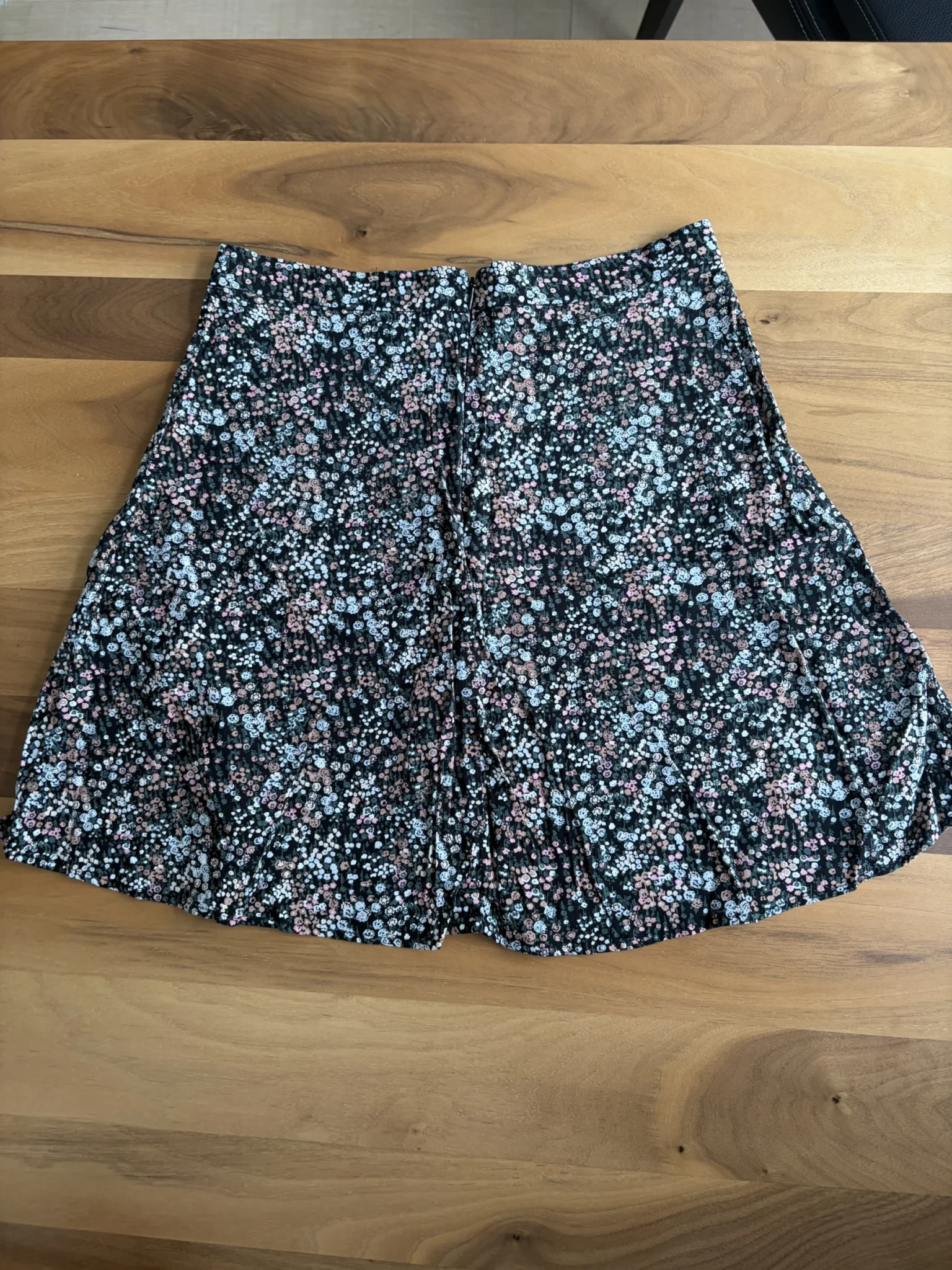 Image for New floral short skirt