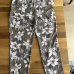Thumbnail for Floral cropped trousers