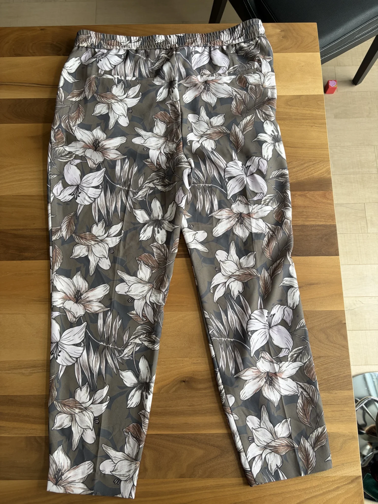 Image for Floral cropped trousers