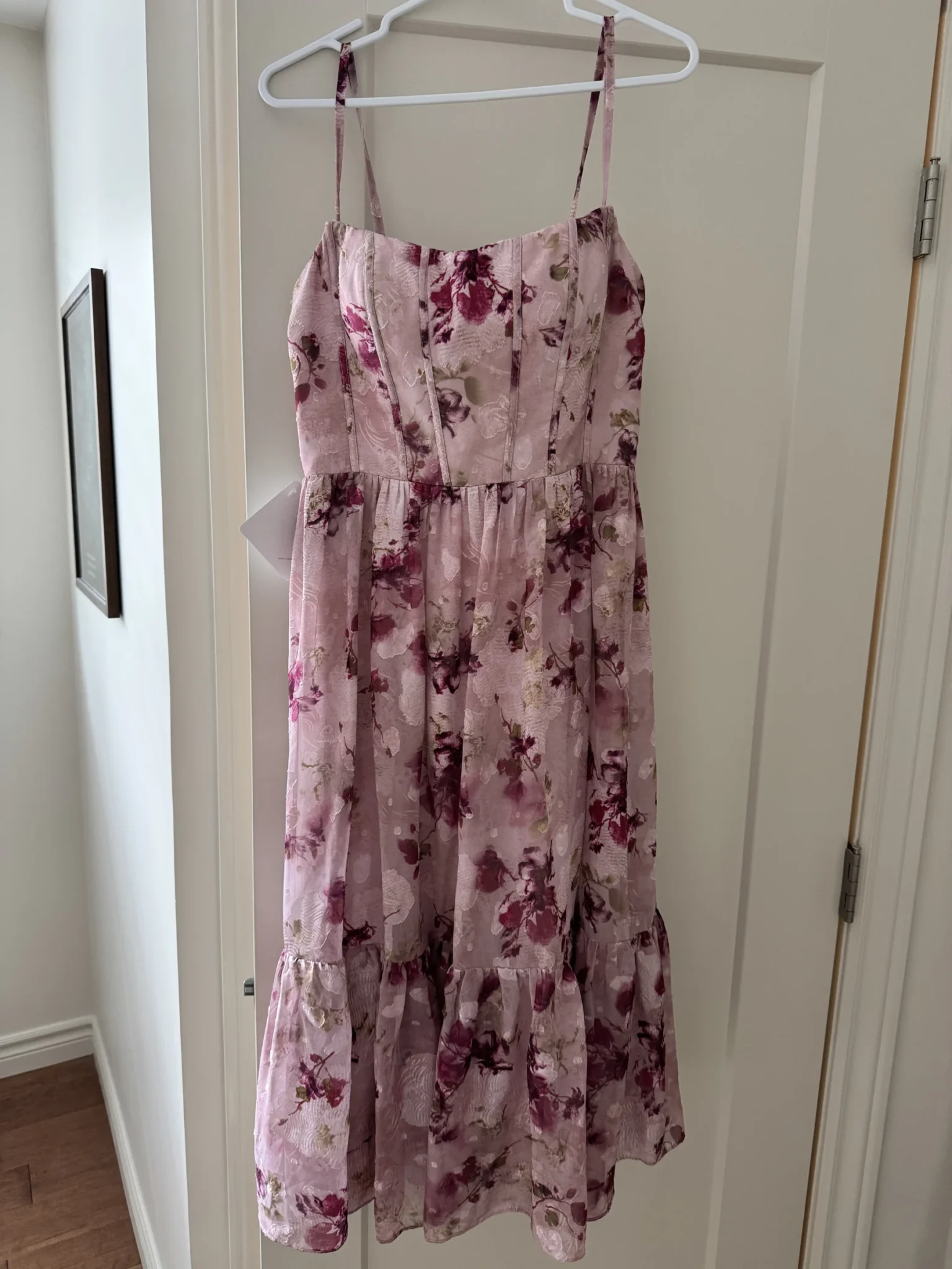Featured image for Robe mi-longue rose florale neuve (marque Azazie)