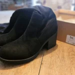 Featured thumbnail for Bottes en suède impeccable