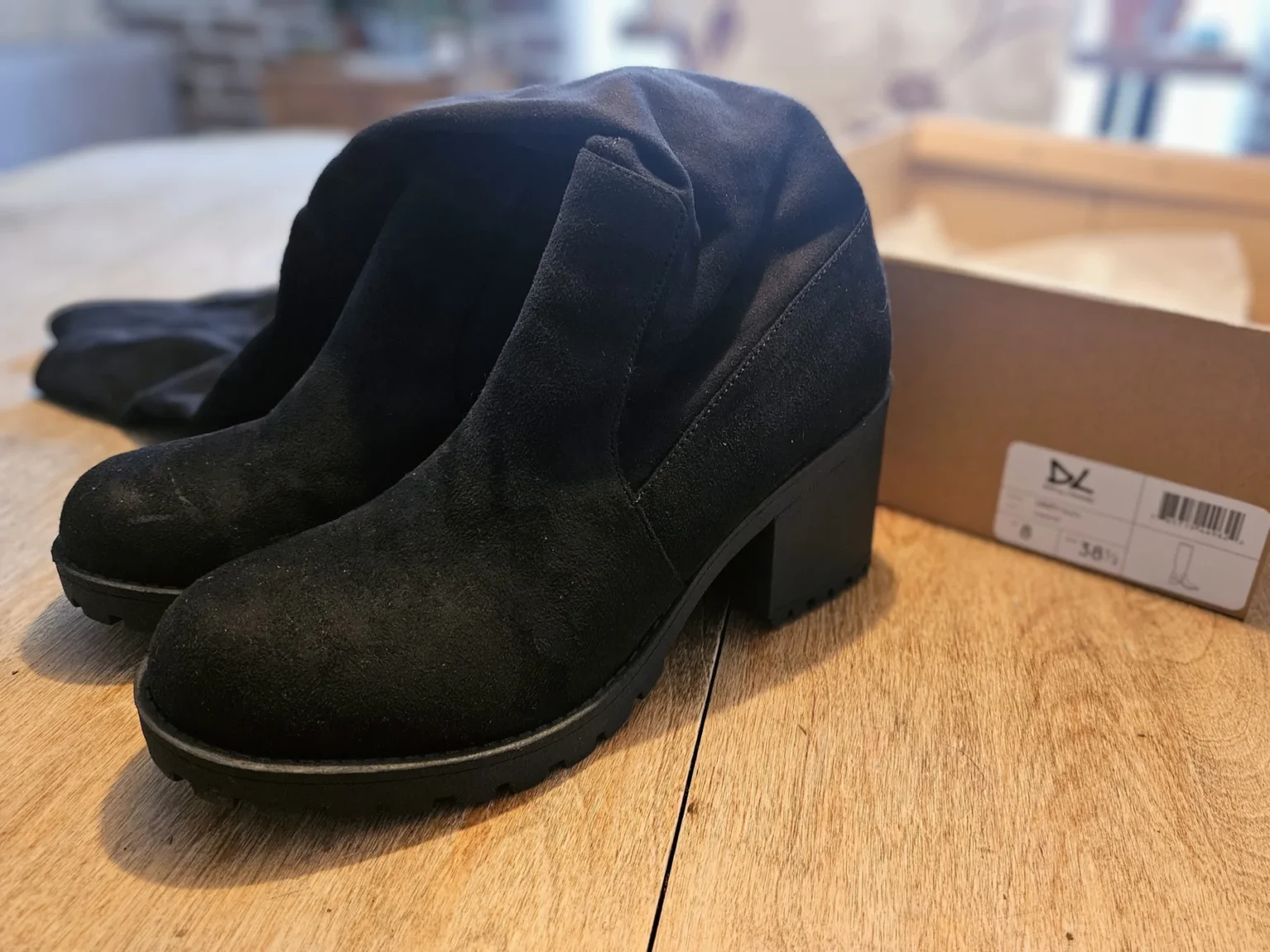 Featured image for Bottes en suède impeccable