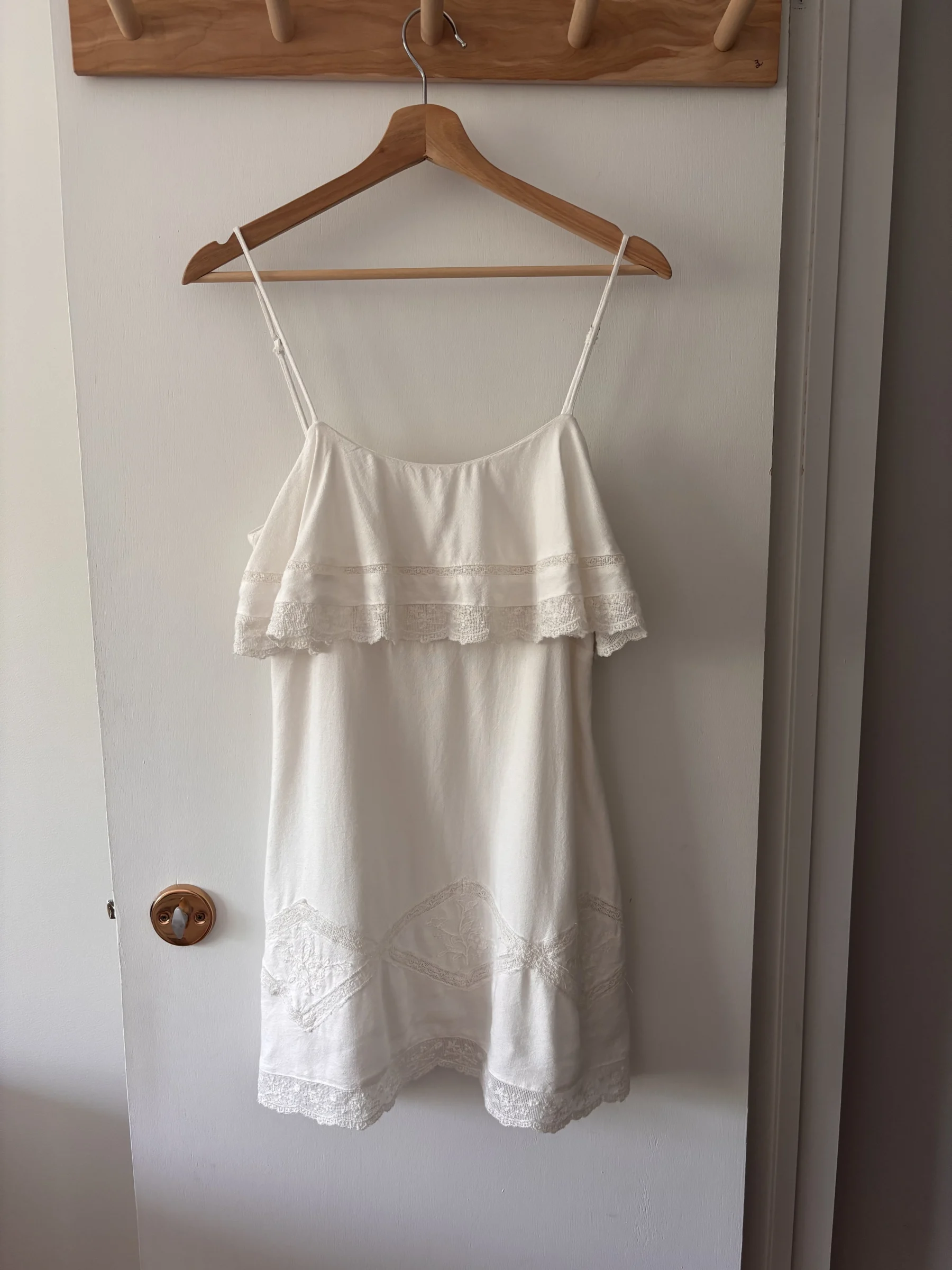 Robe Zara en lin avec broderie Zara seconde main