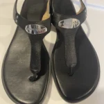 Featured thumbnail for Sandales en cuir Michael Kors