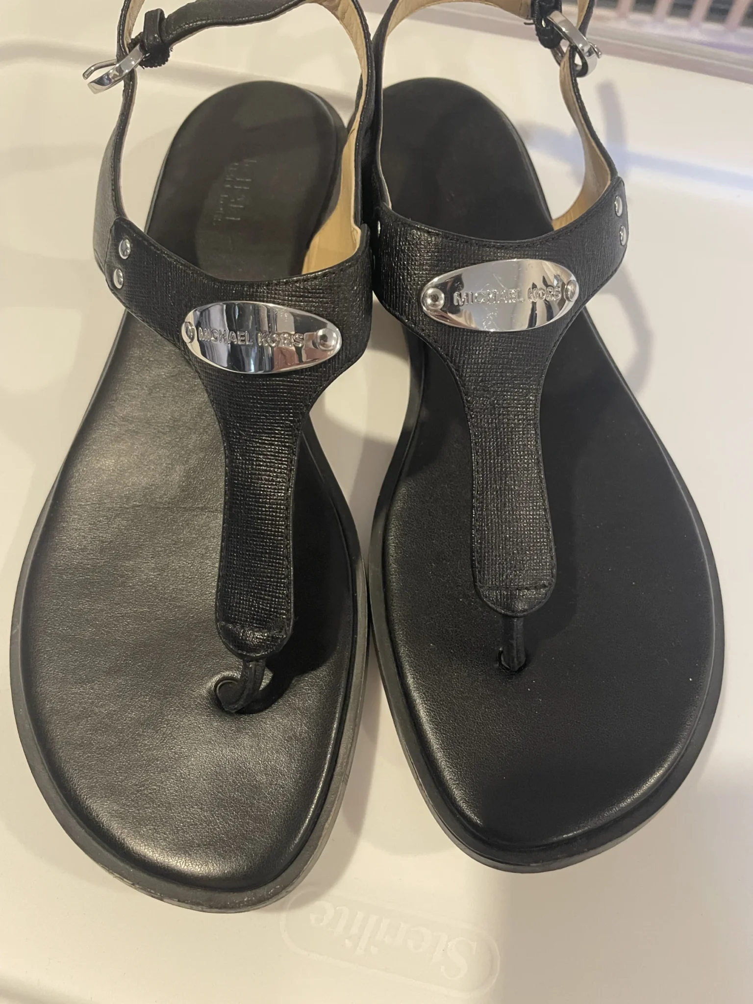 Featured image for Sandales en cuir Michael Kors