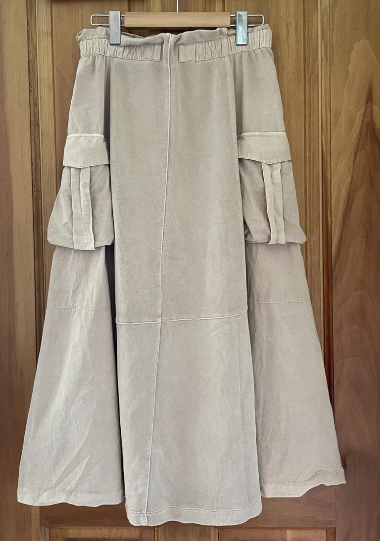 Featured image for Jupe cargo beige à poches latérales et empiècements de tissus