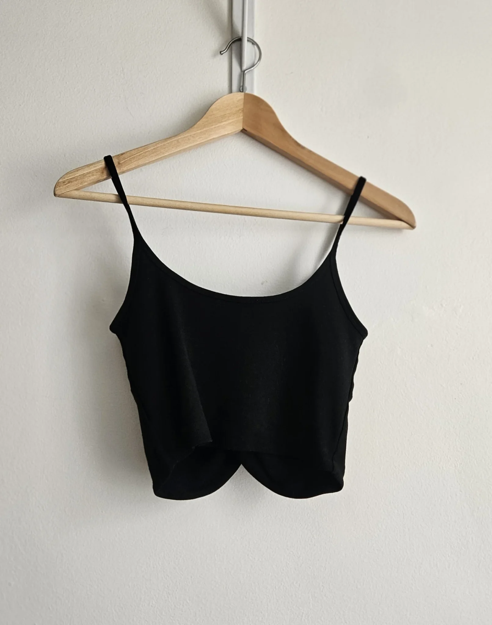 Image for 🌷crop top twisted - Aritzia