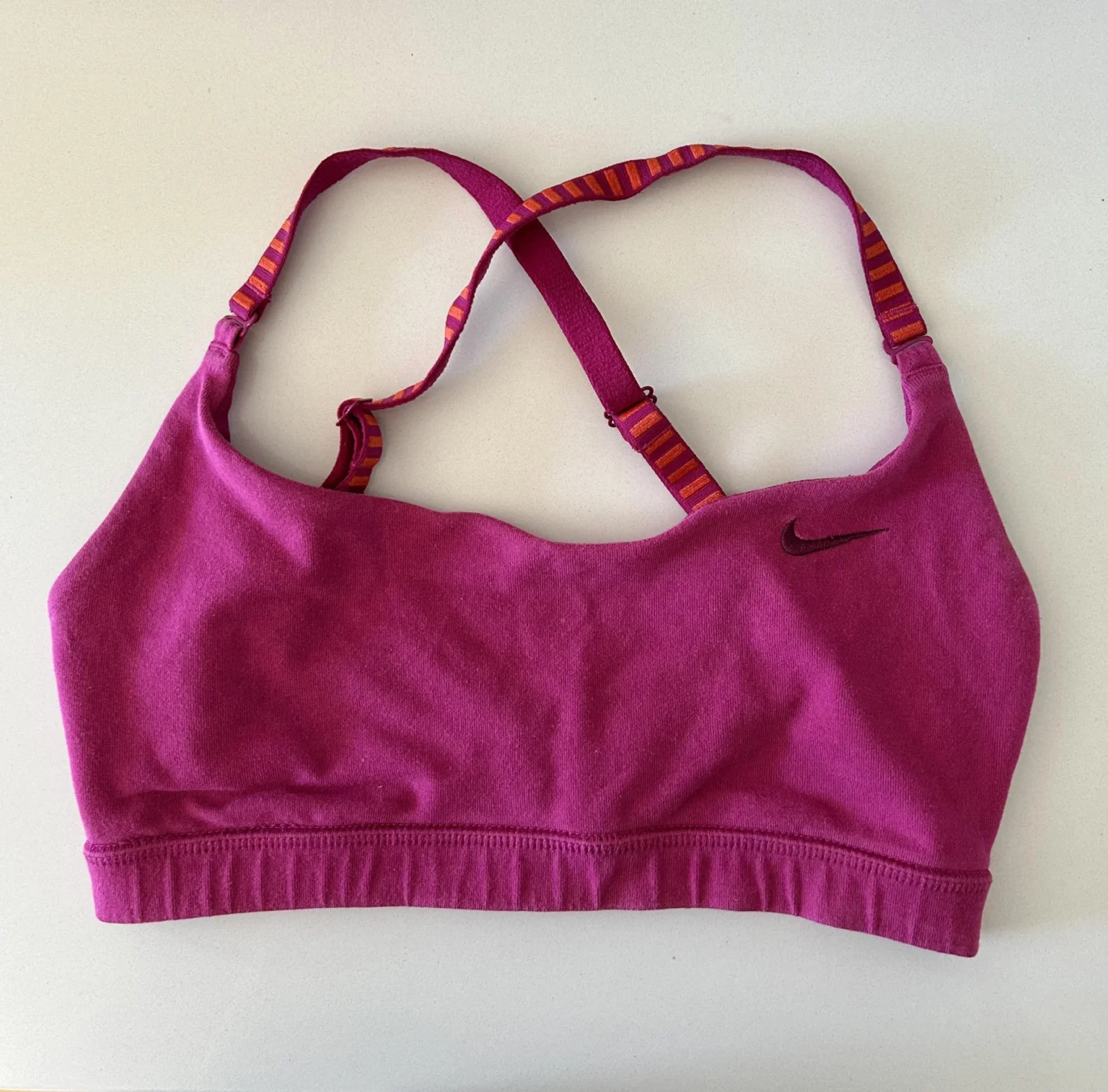 Featured image for Brassière Nike Fushia