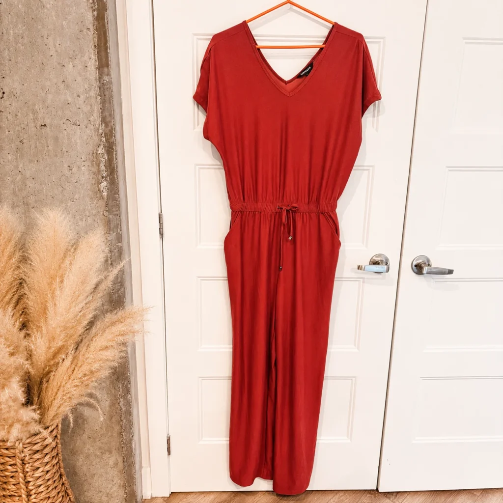 Featured image for Ensemble une pièce (jumpsuit) décontracté