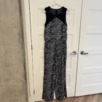Thumbnail for Ensemble une pièce (jumpsuit) unique en son genre