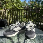 Featured thumbnail for Classiques New Balance charcoal et blancs