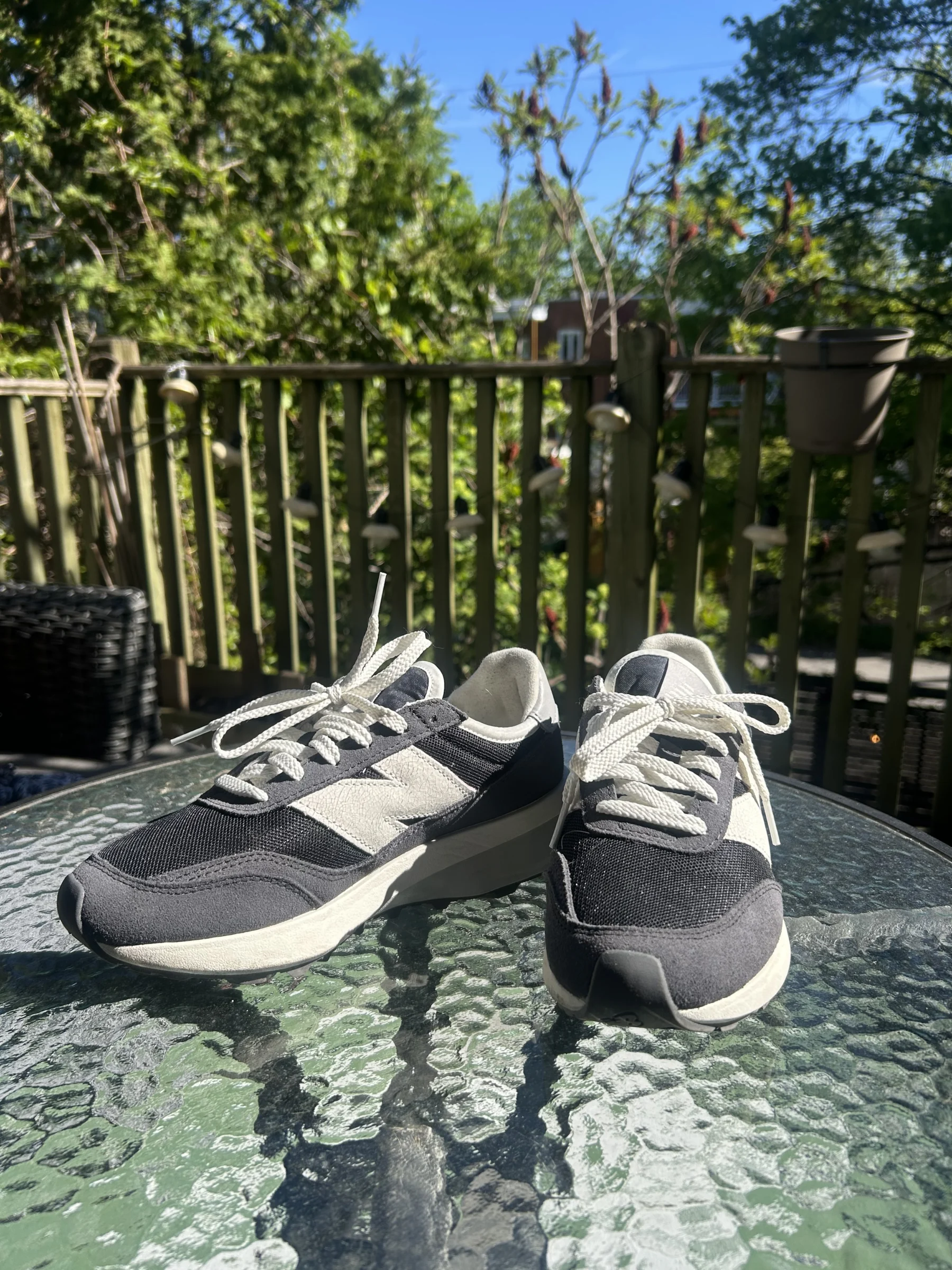Classiques New Balance charcoal et blancs New Balance seconde main