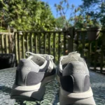 Thumbnail for Classiques New Balance charcoal et blancs