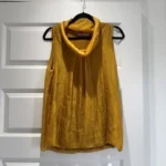 Featured thumbnail for Blouse sans manche en soie