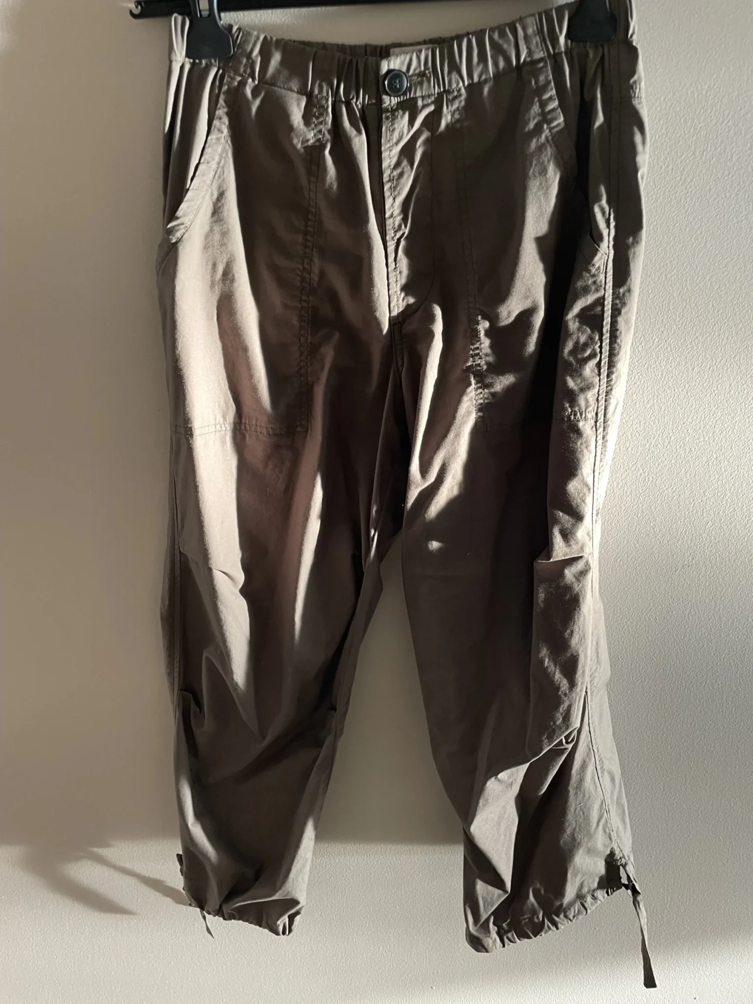 Featured image for Pantalon cargo khaki