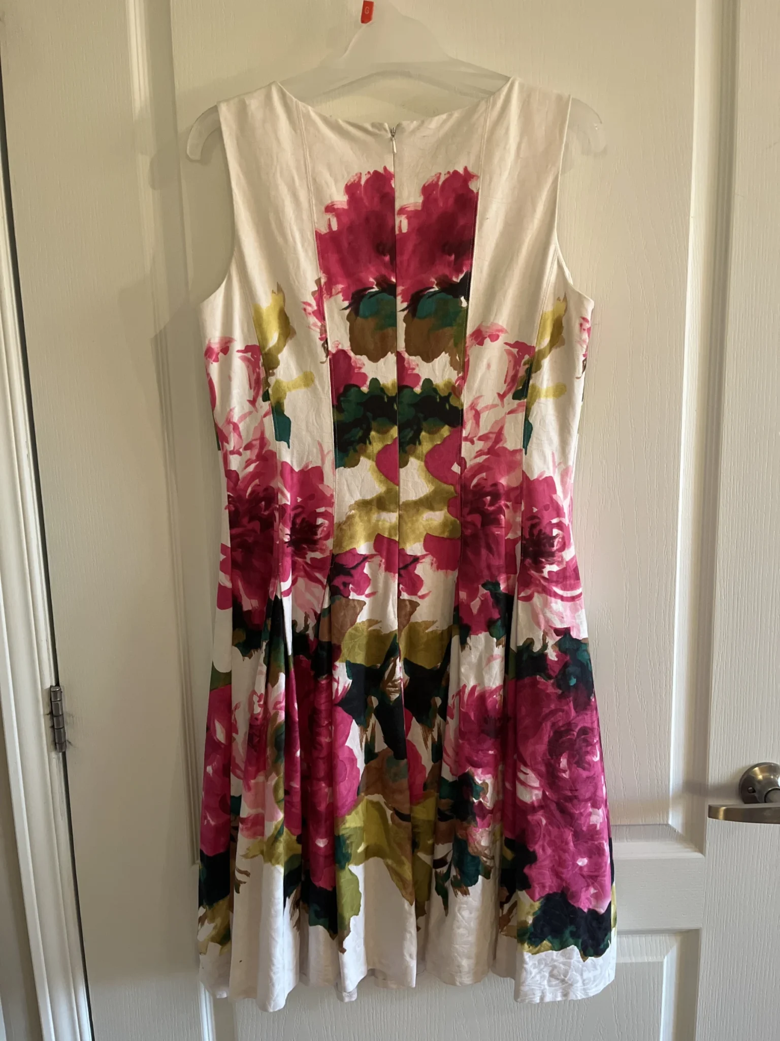 Image for Belle robe sans manche Jones New York blanche avec fleurs.