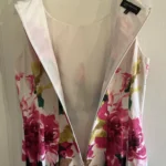 Thumbnail for Belle robe sans manche Jones New York blanche avec fleurs.