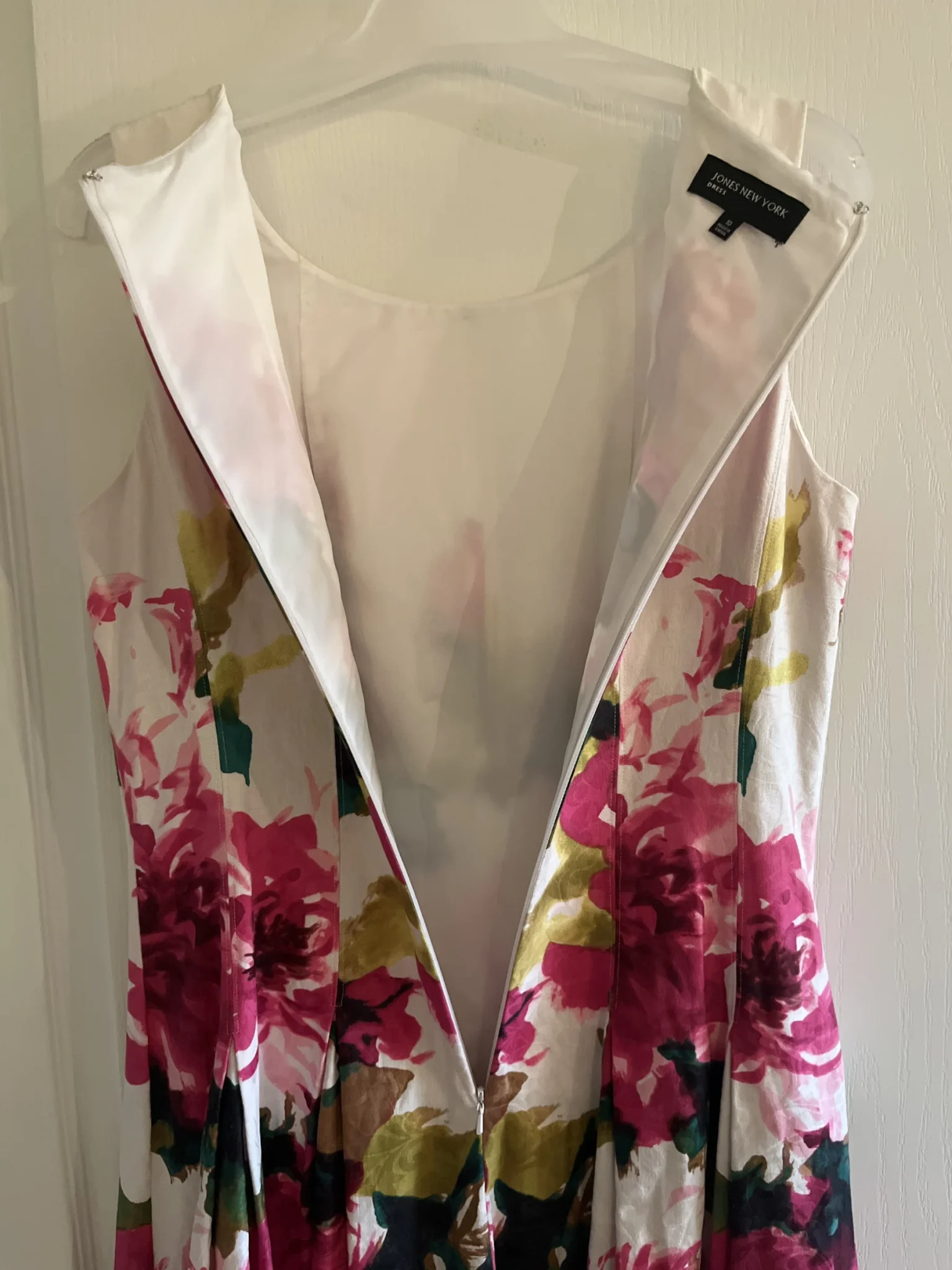 Image for Belle robe sans manche Jones New York blanche avec fleurs.
