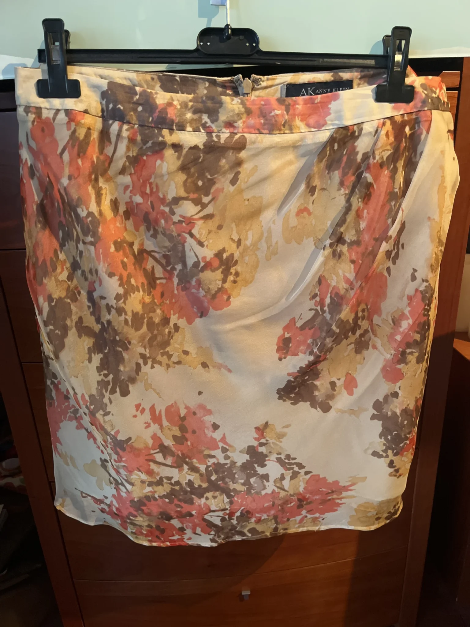 Featured image for Jupe AK Anne Klein passe-partout d’un beau fleuri