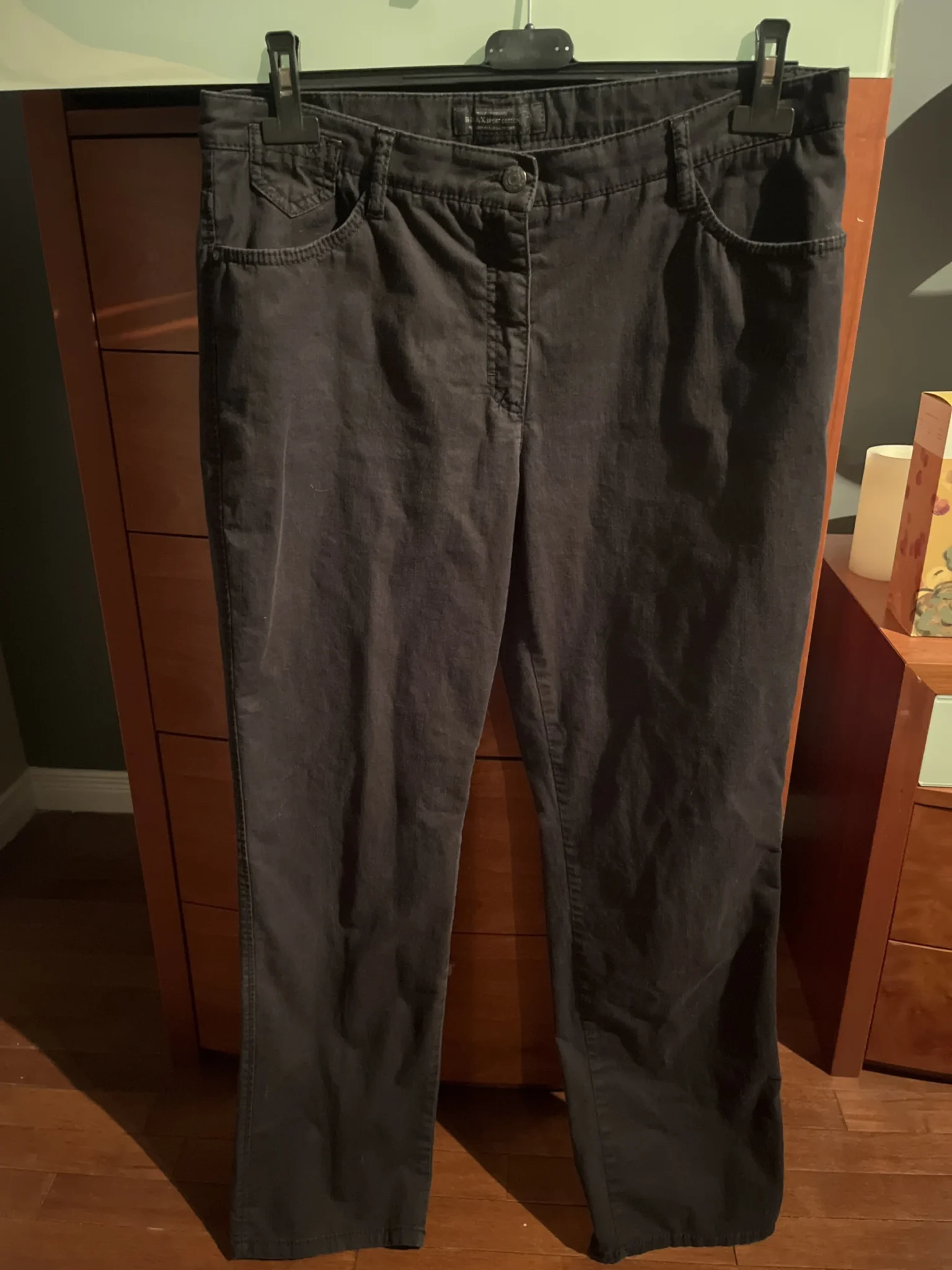 Featured image for BRAX haut de gamme pantalon noir coupe jeans