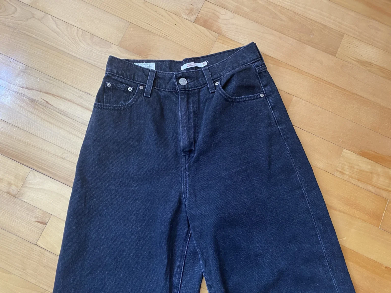 Image for Levis jambes ballons