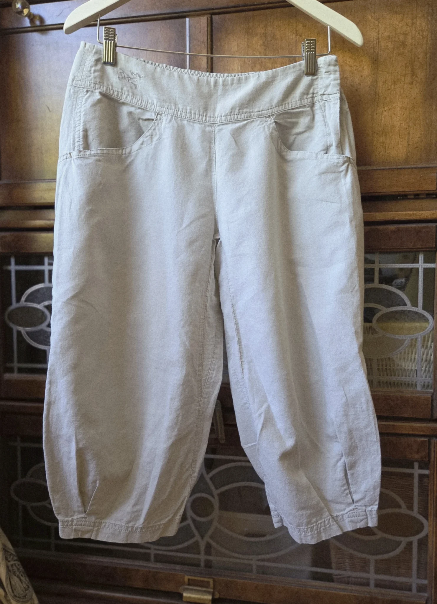 Image for Magnificent Arcteryx capri in light taupe
