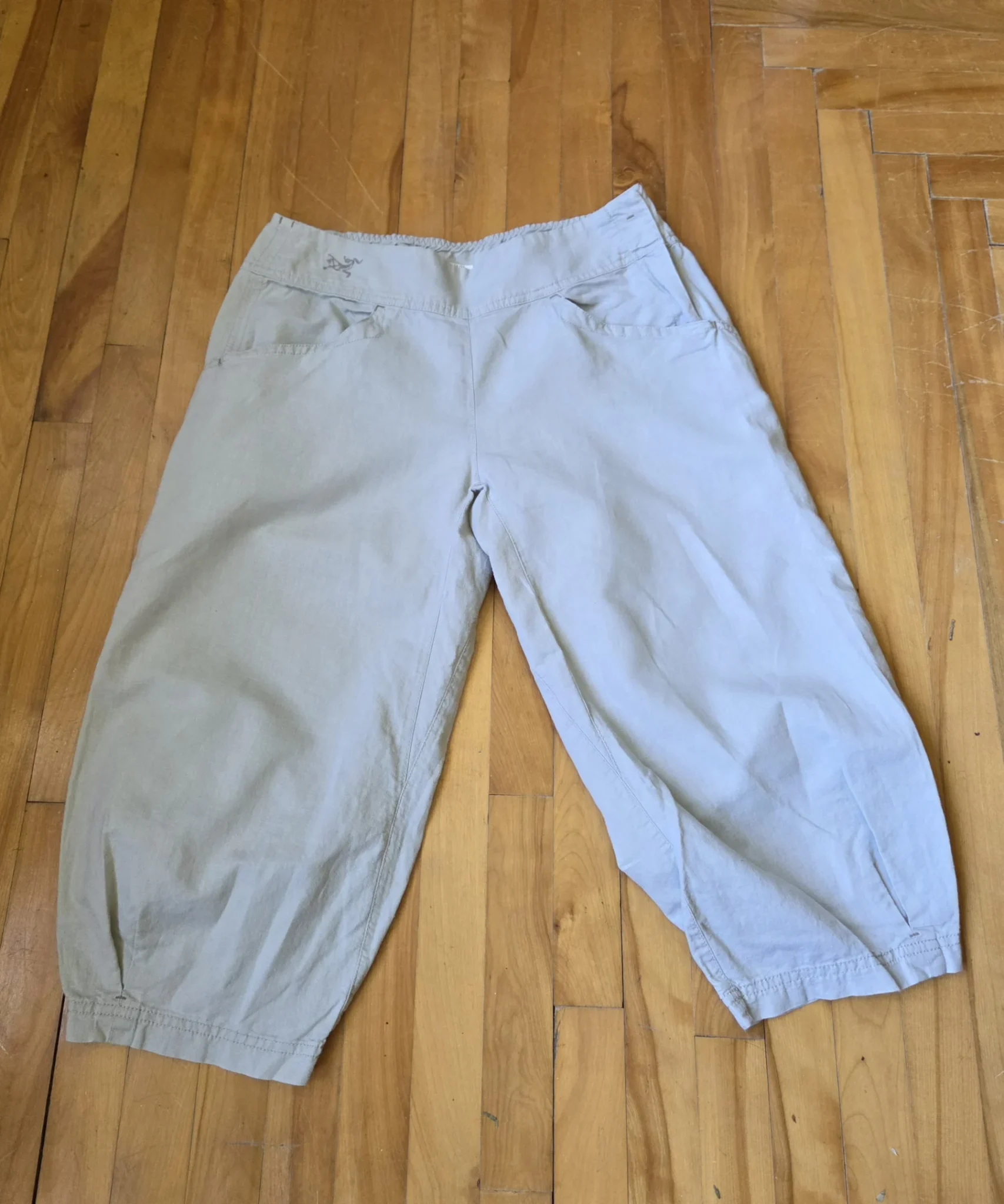 Image for Magnificent Arcteryx capri in light taupe
