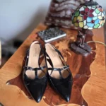 Featured thumbnail for Magnifique escarpin La Canadienne en cuir verni noir.