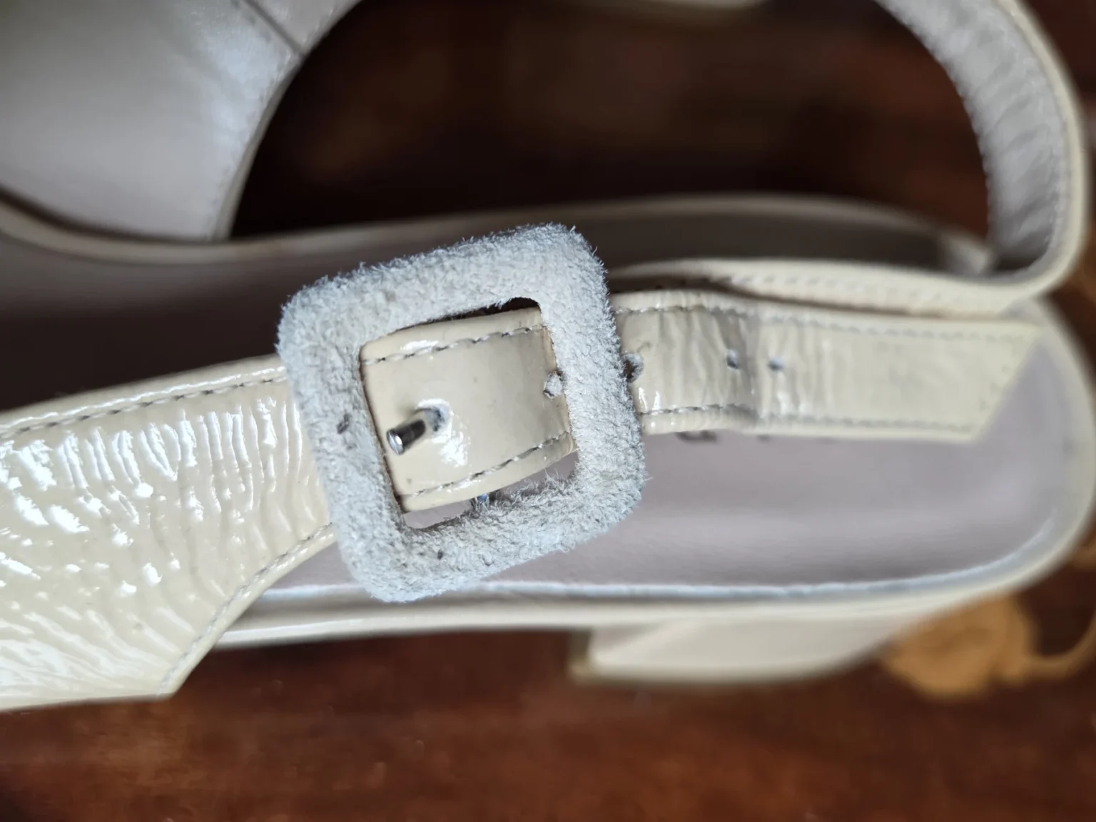 Image for Scarlett-Élégant escarpin à bride arrière en cuir verni nude