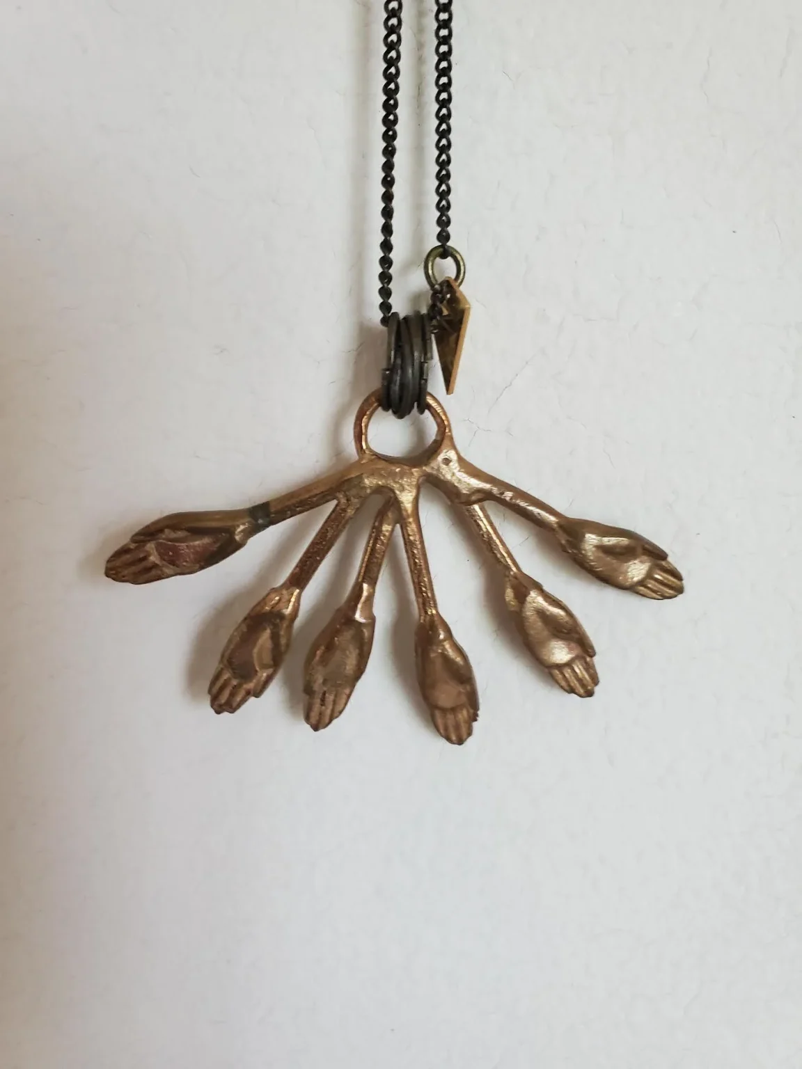 Image for Collier "mains de Jésus" en laiton de Marmo (anciennement MARMOD8)