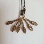 Thumbnail for Collier "mains de Jésus" en laiton de Marmo (anciennement MARMOD8)