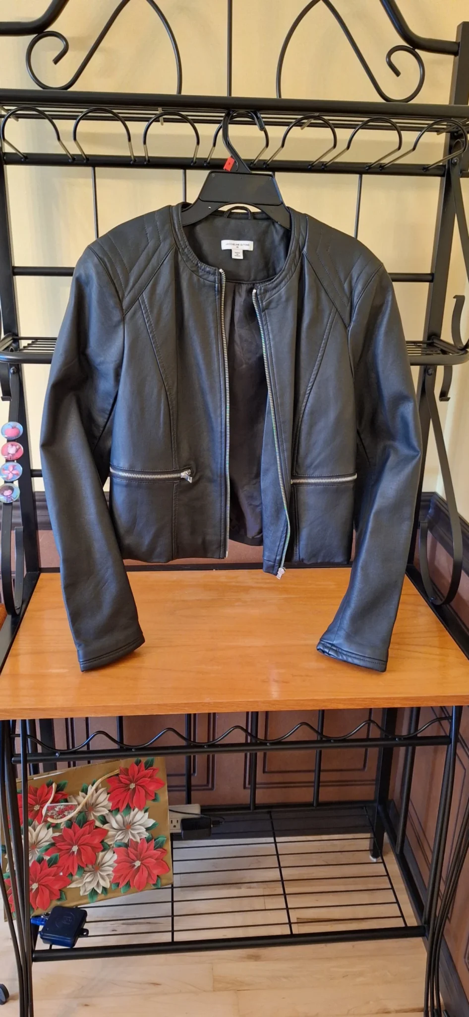 Featured image for Très jolie veste style cuir