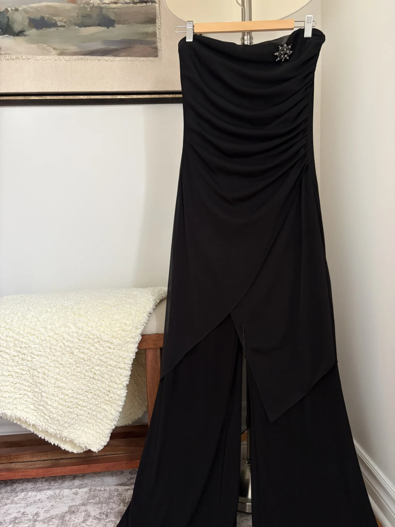 Featured image for One-piece jumpsuit de soirée avec broche vintage