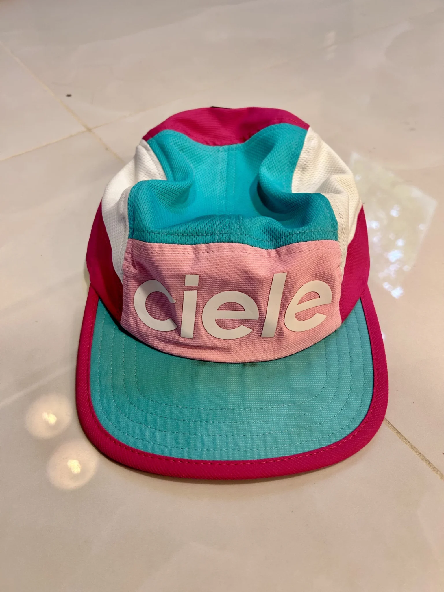 Featured image for Casquette sport Ciele rose et turquoise