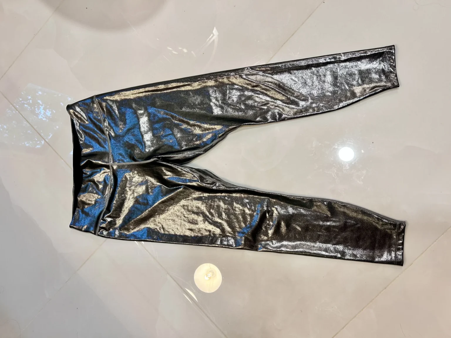 Featured image for Legging de sport argenté Nike