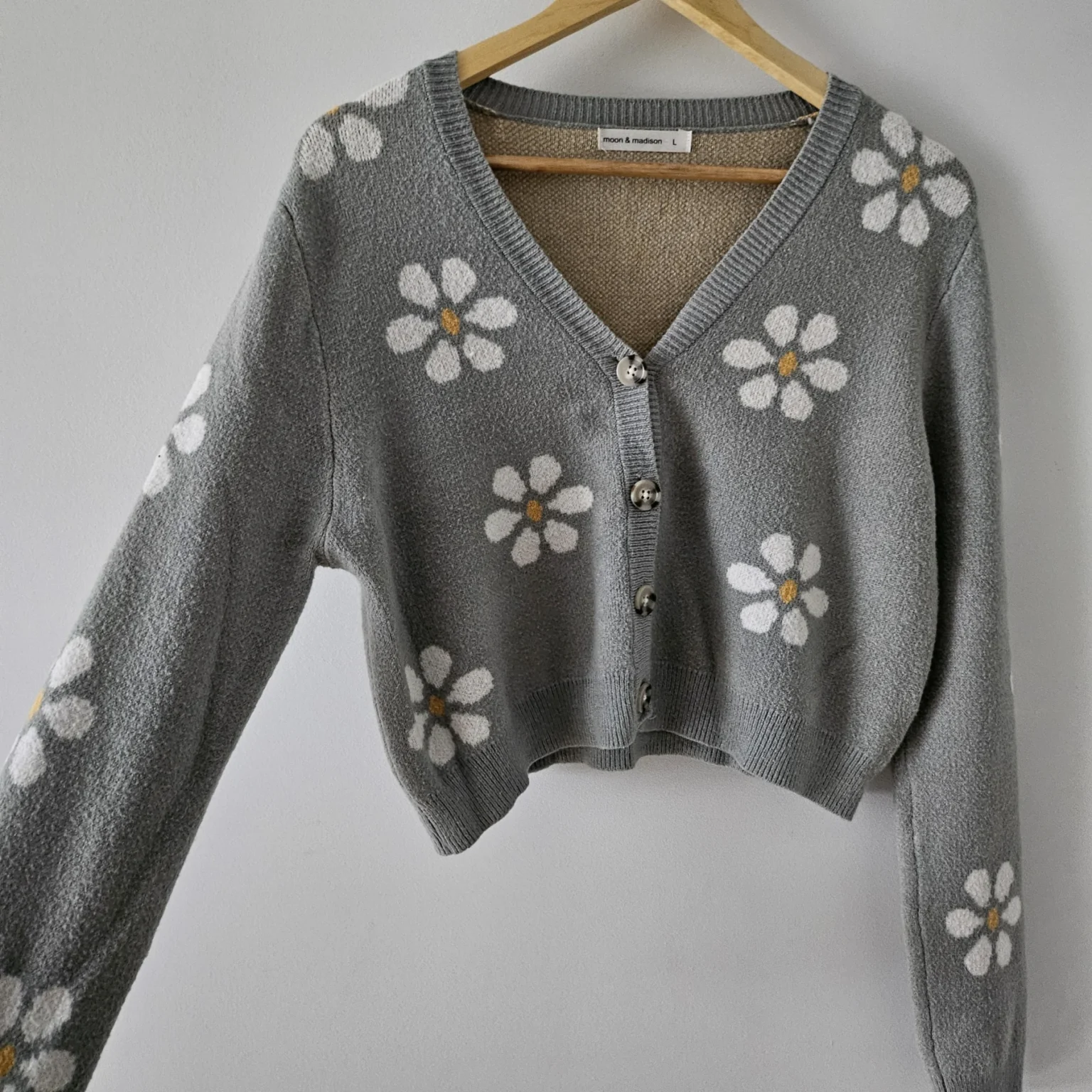 Featured image for Cardigan fleuries court