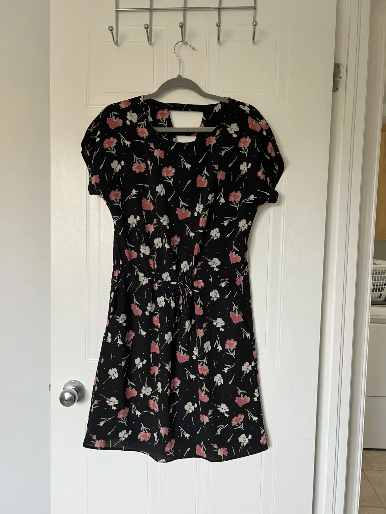 Featured image for Robe fleurie taille ceintrée