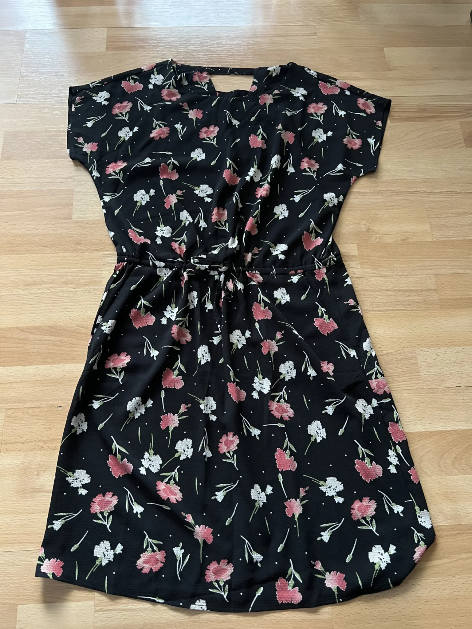 Image for Robe fleurie taille ceintrée