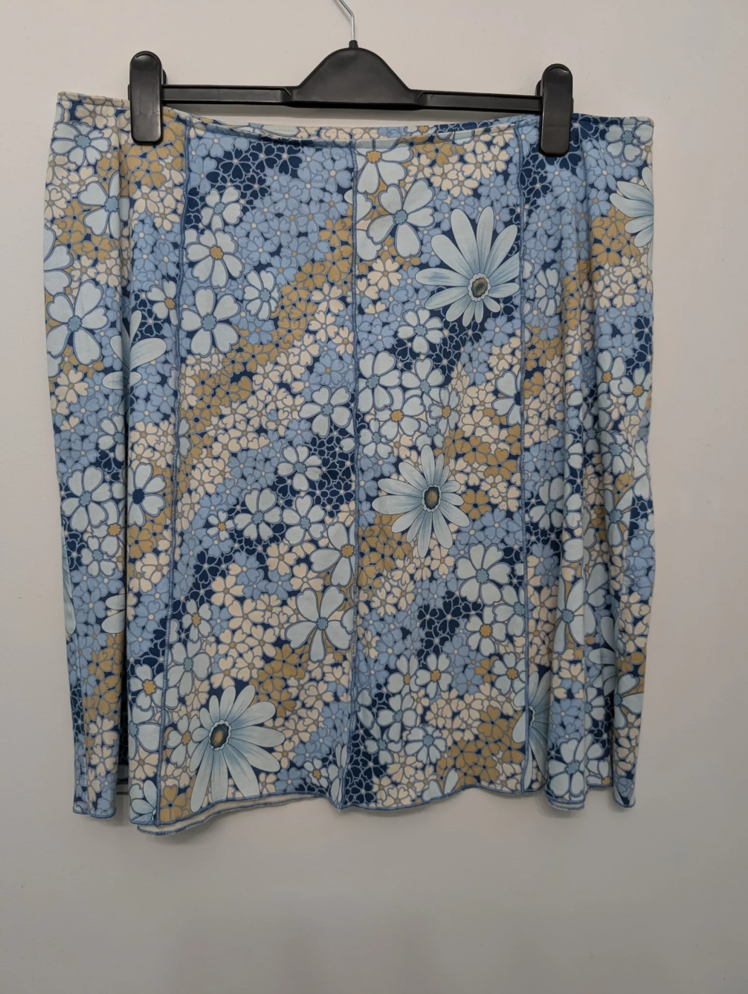 Image for Jupe de la marque Juste pour Moi, fabriquée au Canada.